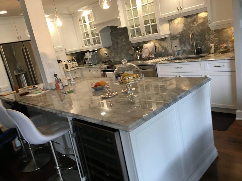 Création sur mesure en quartz, granite et marbre Montréal
